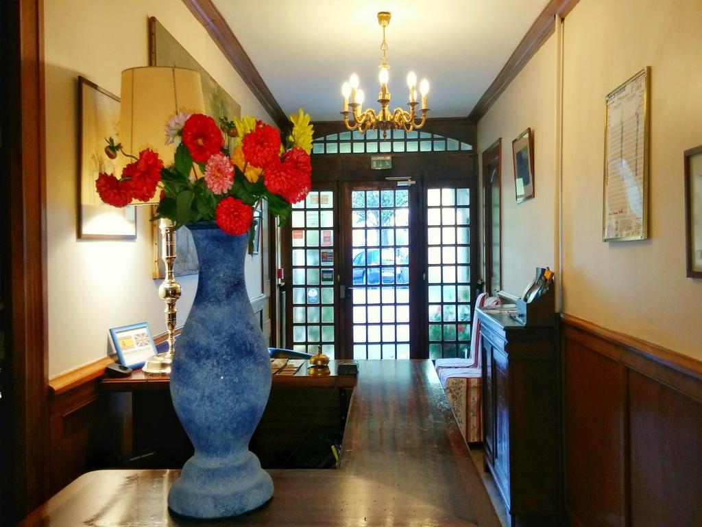 Hotel Le Postillon Pau Dış mekan fotoğraf