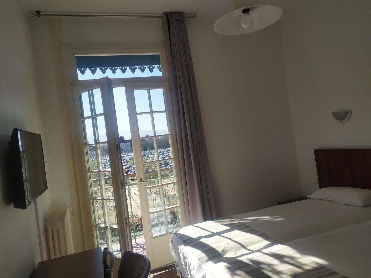 Hotel Le Postillon Pau Dış mekan fotoğraf